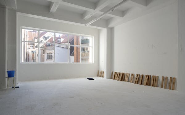 Differences Exhibition view 12 Michiel Alberts New Days To Come performance 2021 photo by Karel Koplimets