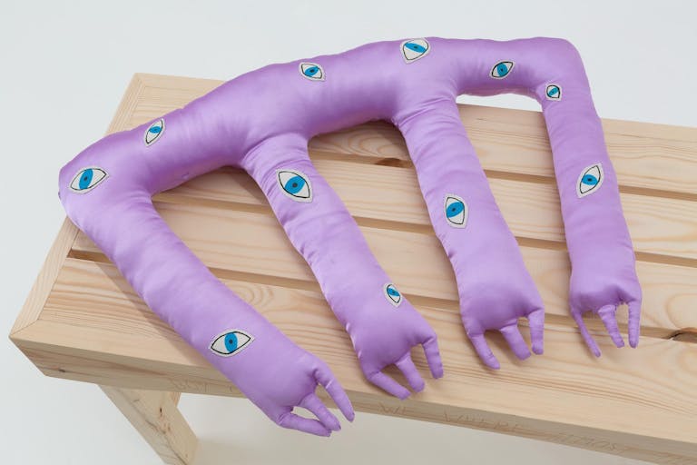 Hugging sculpture 40x60 acryl silk